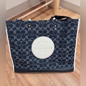 Coach Dempsey (40) in Jaguars and patch 2ways tote/ crossbody bag